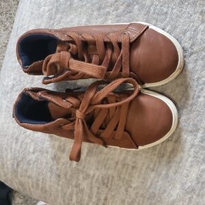 Cat and jack size 9 toddler shoes